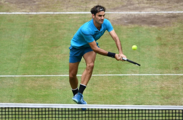 Le Suisse Roger Federer battu par le Croate Borna Coric en finale du tournoi de Halle en Allemagne, le 24 juin 2018