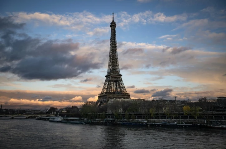 La tour Eiffel est fermée à partir de ce lundi en raison d'une grève reconductible, ont annoncé à l'AFP les deux organisations syndicales représentatives du personnel