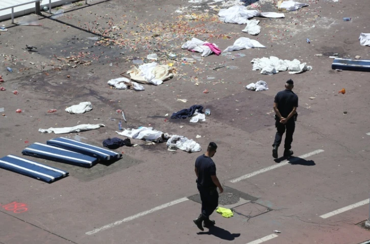 Des policiers sur la Promenade des anglais à Nice, le 15 juillet 2016 