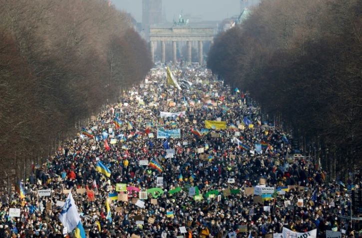 Plus de 100.000 manifestants à Berlin contre l'invasion russe en Ukraine, le 27 février 2022