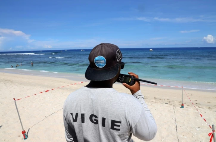 Un membre de la "vigie" requin à Saint-Gilles-les-Bains, à la Réunion, le 23 février 2019