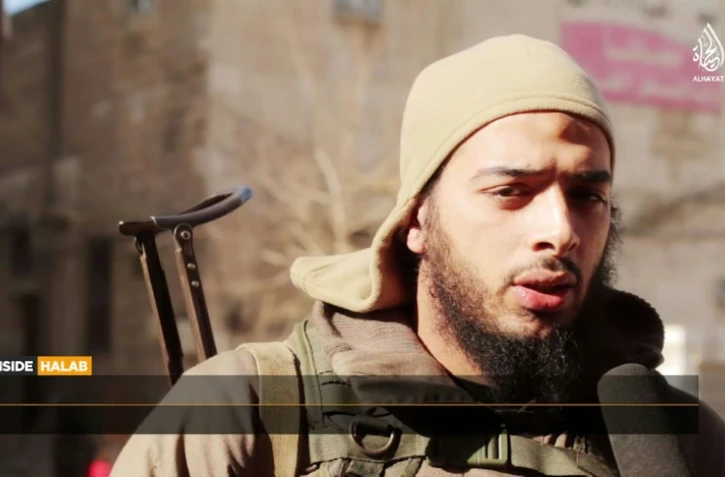 Capture d'écran d'une vidéo téléchargée en février 2015 par le centre de médias Al-Hayat montrant le jihadiste français Salim Benghalem