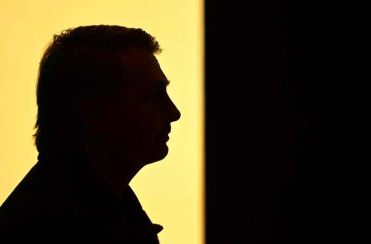 Silhouette de l'ancien président brésilien Jair Bolsonaro prise lors de la première édition du séminaire de communication du Parti libéral à Brasilia, le 20 février 2025
