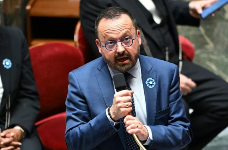 Le ministre de la Santé, Yannick Neuder, s'exprime lors d'une séance de questions au gouvernement à l'Assemblée nationale, à Paris, le 6 mai 2025