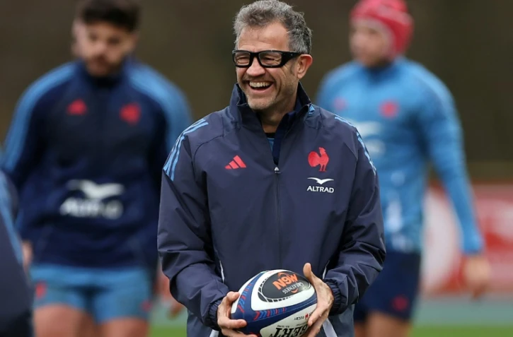 Fabien Galthié lors d'un entraînement du XV de France le 26 janvier 2025 à Marcoussis avant l'ouverture du Tournoi des six nations. Cinq matches plus tard, le titre obtenu par les Bleus, record d'essais à la clef, valide la stratégie et les choix du sélectionneur français