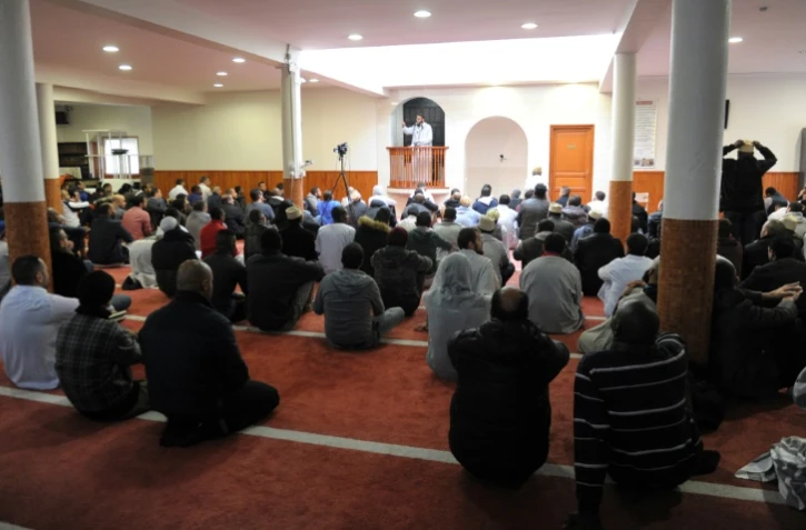 L'Imam Rachid Abou Houdeyfa lors du prêche de vendredi dans une mosquée de Brest, le 20 novembre 2015