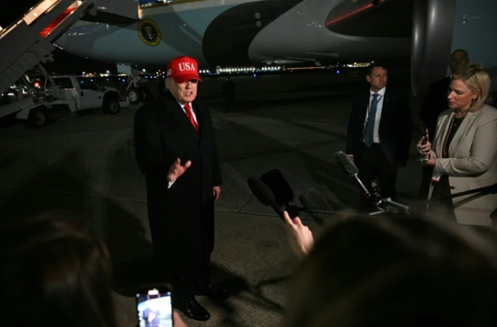 Le président américain Donald Trump parle à la presse dans le Maryland à son retour de Floride le 12 avril 2026