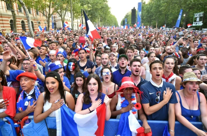 La foule des supporters des Bleus, dans la fan zone le 10 juillet 2016 à Toulouse