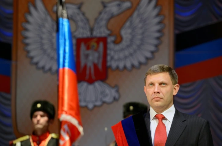 Photo prise le 4 novembre 2014 à Donetsk du principal chef des séparatistes prorusses Alexandre Zakhartchenko (droite), tué le 31 août dans une explosion dans cette ville de l'est de l'Ukraine