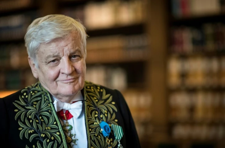 L'acteur et réalisateur français Jacques Perrin en habit d'académicien le 6 février 2019 à l'Institut de France à Paris