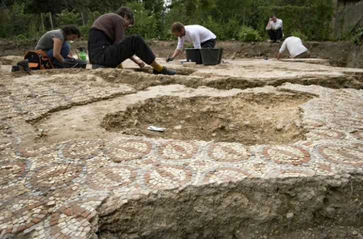 Fouilles sur un site archéologique gallo-romain à Auch, dans le sud-ouest de la France, le 11 juillet 2017