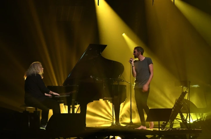 Le chanteur Christophe Willem répète avec le pianiste-arrangeur Yvan Cassar aux Francofolies de La Rochelle, le 12 juillet 2017