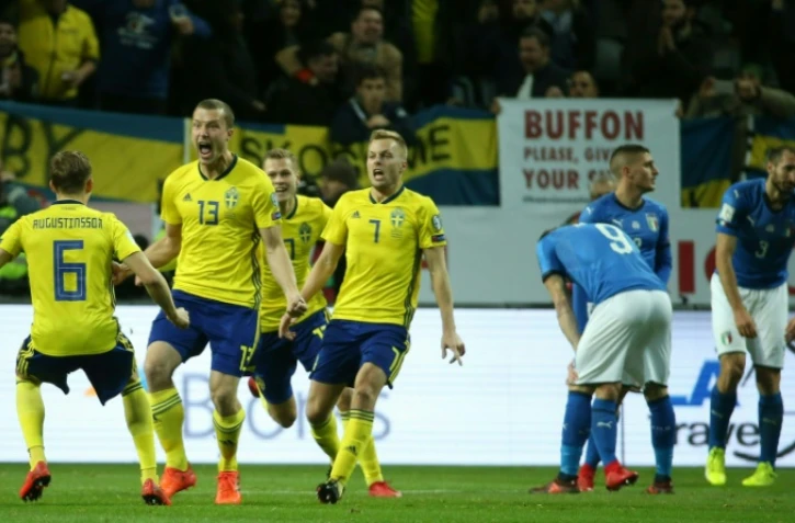 Les Suédois fêtent leur but contre l'Italie en barrage aller pour le Mondial-2018, le 10 novembre 2017 à Solna