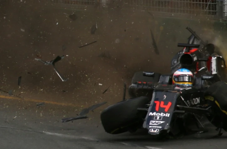 Le crash de Fernando Alonso lors du Grand Prix d'Australie, le 20 mars 2016 à Melbourne