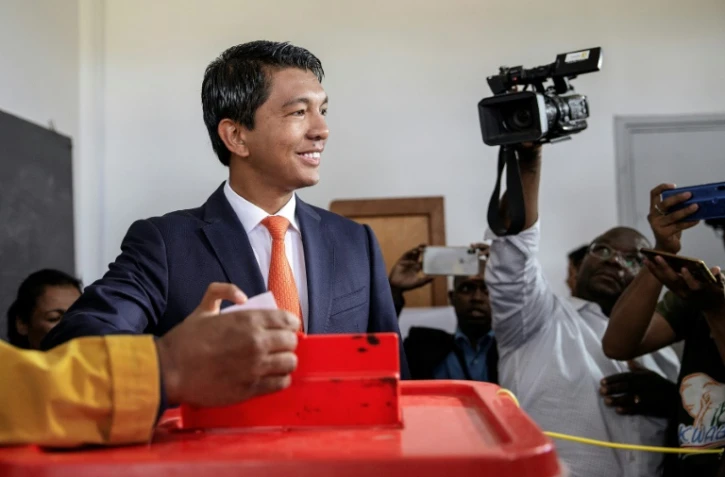 L'un des deux finalistes de la présidentielle malgache, Andry Rajoelina, vote au second tour, le 19 décembre 2018, à Antananarivo.
