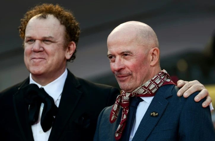 Le réalisateur français Jacques Audiard (D) et l'acteur américain John C. Reilly (G) arrivent pour la première de "Les Frères Sisters" ("Sisters Brothers") en compétition à la Mostra de Venise , le 2 septembre 2018