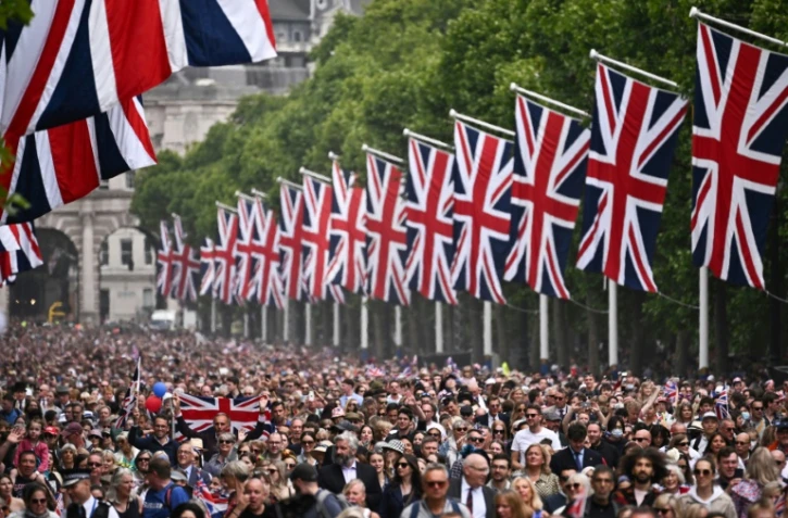 Le public sur le Mall lors des célébrations du jubilé de la reine Elizabeth II, le 2 juin 2022 à Londres