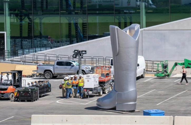 Les préparatifs à la veille de l'inauguration de l'usine Tesla, le 6 avril 2022 à Austin, au Texas