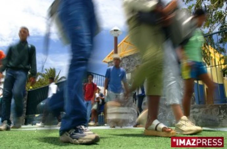 Jeunes réunionnais à la sortie de l'école