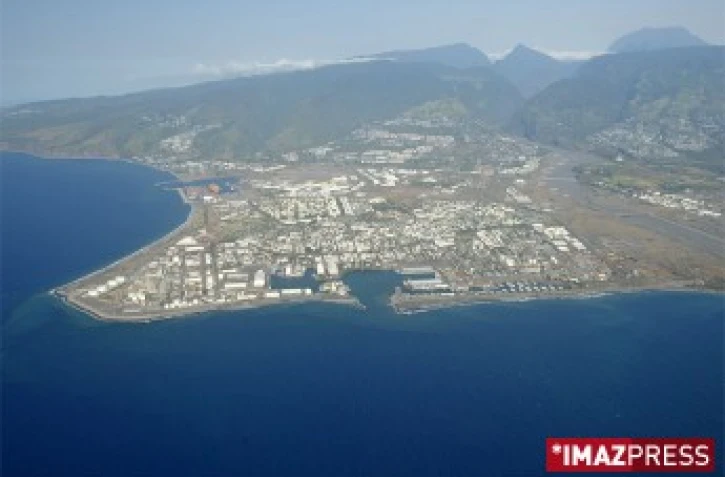 La ville du Port (côte ouest) possède d'imposantes infrastructures portuaires
