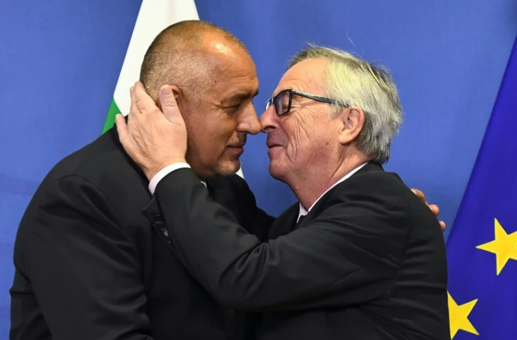 Le Prmeier ministre bulgare Boïko Borissov est accueilli par le président de la Commission européenne Jean-Claude Juncker à Bruxelles, le 8 novembre 2017
