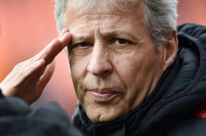 L'entraîneur de Nice Lucien Favre suit le match face à Lorient en Coupe de France au Moustoir, le 8 janvier 2016