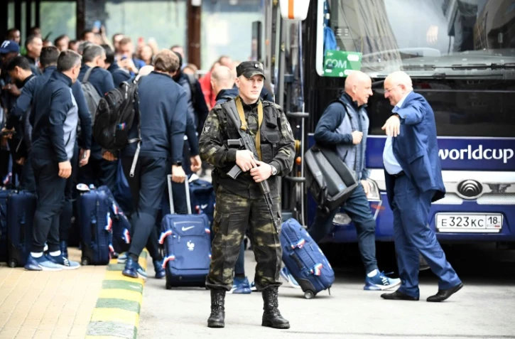 Les Bleus arrivent à hôtel Kulibin de Nijni Novgorod, sous haute protection,  la veille de leur quart de finale du Mondial contre l'Uruguay, le 5 juillet 2018 à Nijni Novgorod