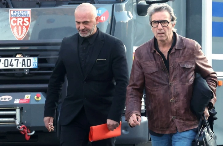 Christophe Ellul, à gauche, et son avocat Alexandre Novion arrivent au tribunal de Soissons, le 3 mars 2026 dans l'Aisne