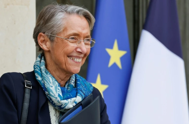 La ministre du Travail, Elisabeth Borne, à la sortie de conseil des ministres de l'Elsyée, à Paris, le 22 décembre 2021