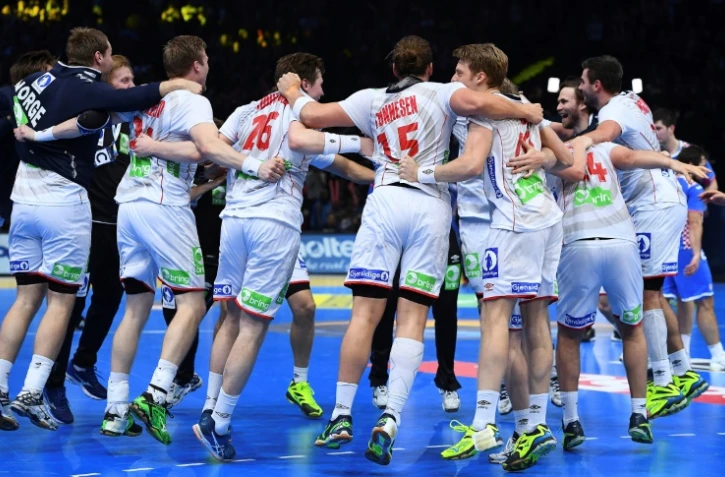 Les Norvégiens en liesse après leur victoire sur la Croatie en demi-finale de Mondial du hand à Paris-Bercy, le 27 janvier 2017