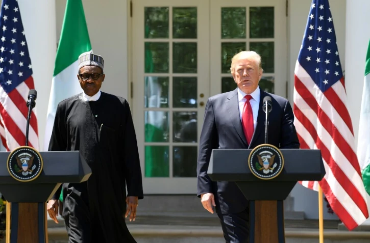 Le président américain Donald Trump et son homologue nigérian Muhammadu Buhari arrivent pour une conférence de presse à la Maison Blanche le 30 avril 2018.