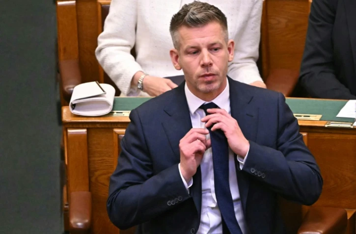 Le Premier ministre hongrois, Peter Magyar, lors sa prise de fonction, au Parlement, à Budapest, le 9 mai 2026