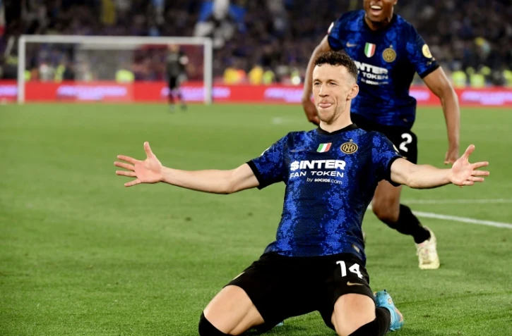 Le milieu croate de l'Inter Milan Ivan Perisic vient de marquer le 4e but de son équipe contre la Juventus en prolongation de la finale de la Coupe d'Italie, le 11 mai 2022 à Rome  