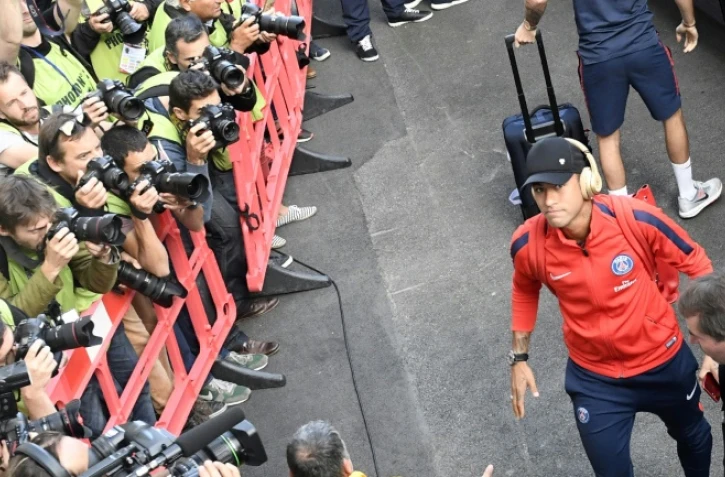 La mégastar brésilienne Neymar Jr arrive avec le PSG au Roudourou où il doit affronter Guingamp pour la Ligue 1, le 13 août 2017