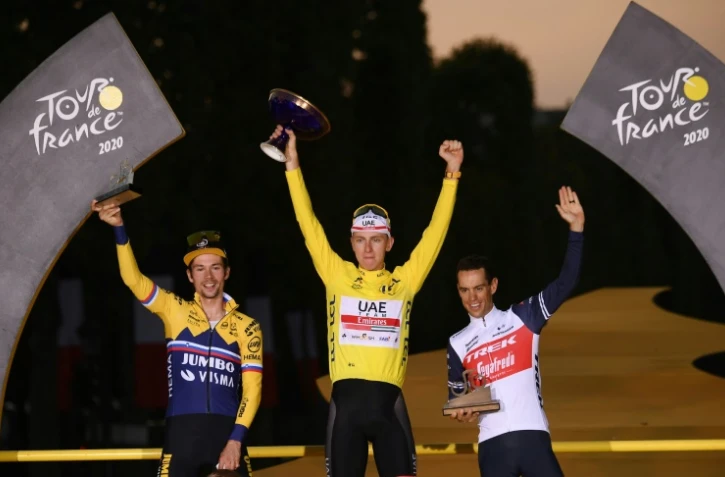 Le Slovène Tadej Pogacar (c), vainqueur du Tour de France, son compatriote Primoz Roglic, 2e, et l'Australien Richie Porte, 3e, à Paris, le 20 septembre 2020