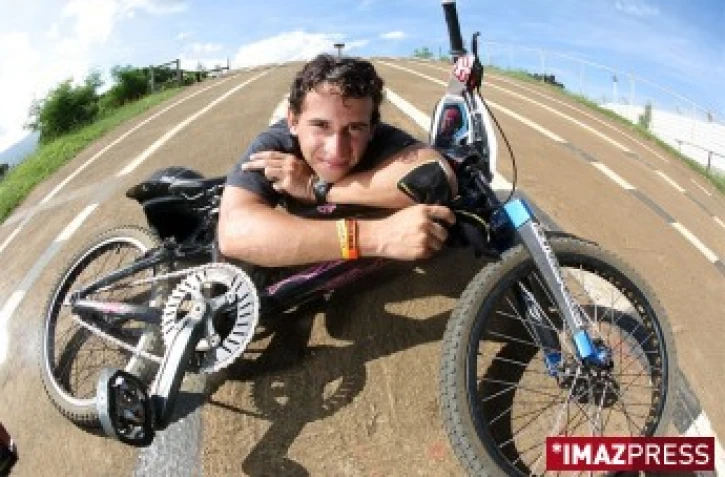 Mardi 12 Mars 2008
Ludovic Sery sur la piste de bicross du Port