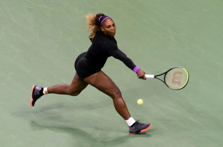 Serena Williams retourne la balle lors de son match des quarts de finale de l'US Open contre Qiang Wang, le 3 septembre 2019 Ă New York.