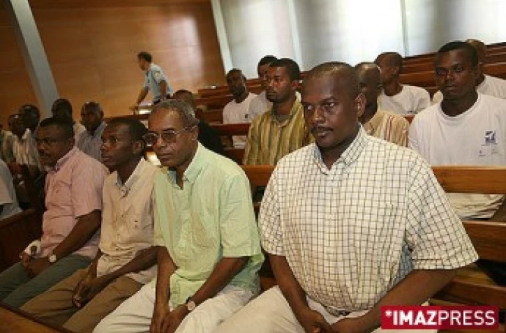 Mercredi 2 Avril 2007
le colonel bacar et ses hommes à leur arrivée au tribunal administratif