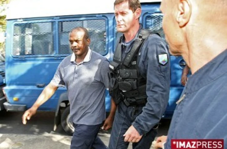 Dimanche 6 Mars 2008

Mohamed bacar au tribunal administratif