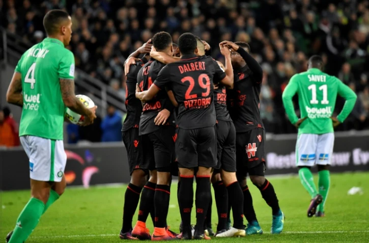 Les Niçois se congratulent après un but contre Saint-Etienne, le 20 novembre 2016 au stade Geoffroy-Guichard