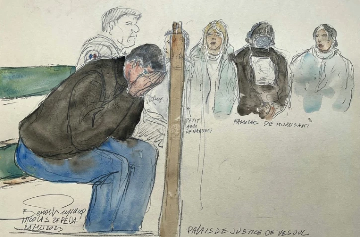 Ce croquis d'audience montre Nicolas Zepeda après ses derniers mots devant la cour d'assises de la Haute-Saône, le 21 décembre 2023 à Vesoul