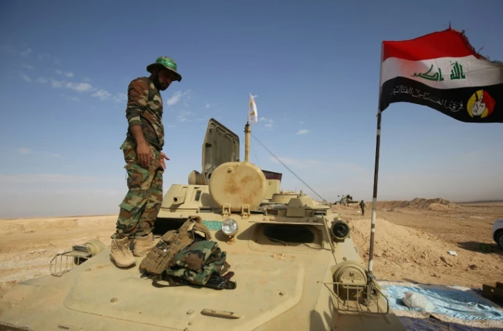 Les forces irakiennes et les Les unités paramilitaires du Hachd al-Chaabi avancent vers la ville d'al-Qaïm, le 2 novembre 2017 