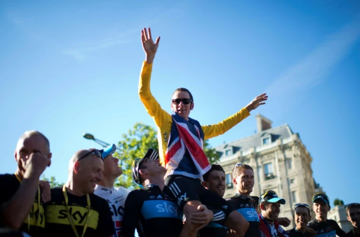 Le Britannique Bradley Wiggins et ses coéquipiers de l'équipe Sky après leur victoire dans le Tour de France, le 22 juillet 2012 sur les Champs-Elysées à Paris