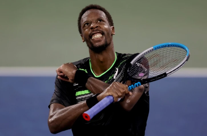 La joie du Français Gaël Monfils, après sa victoire face à l'Australien Alex De Minaur, la 500e  de sa carrière, et sa qualification pour le 3e tour du tournoi de Cincinnati, le 18 août 2021 à Mason (Ohio)