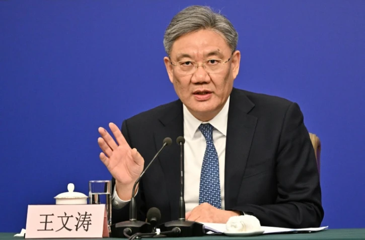 Le ministre chinois du Commerce, Wang Wentao, lors d'une conférence de presse en marge de la session parlementaire, le 6 mars 2025 à Pékin