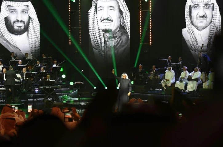 Mohammed Abdou, surnommé le "Paul McCartney saoudien", en concert à Riyad le 9 mars 2017