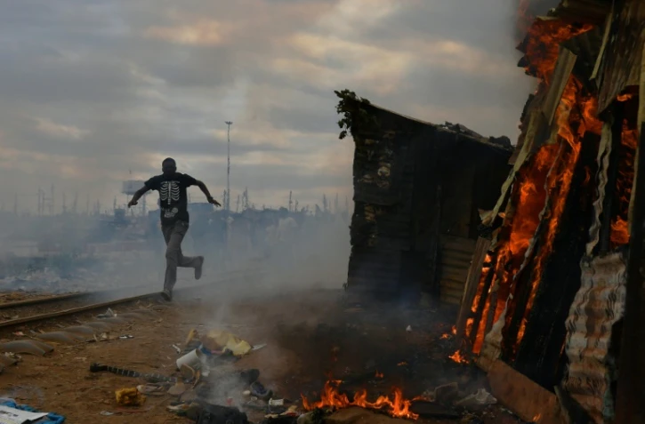 Heurts dans le bidonville de Kibera, à Nairobi, le 12 août 2017