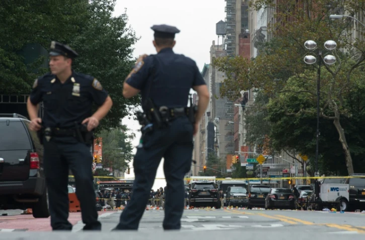 Des policiers sur les lieux d'une explosion, le 18 septembre 2016 à New York
