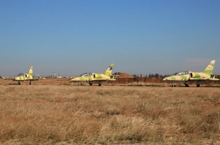 Des avions de l'armée syrienne dans la base militaire de Queyris, dans le nord de la province d'Alep, le 11 novembre 2015