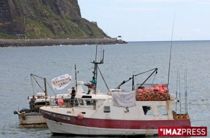 Lundi 19 Mai 2008

Manifestation des pêcheurs au large du barachois